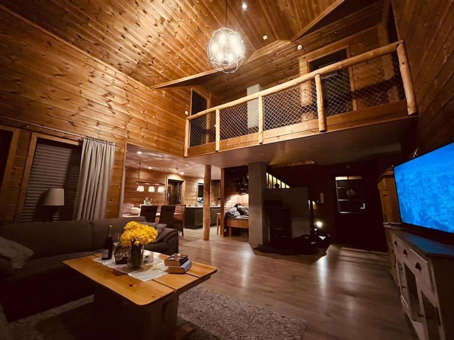 Cabin In Beautiful Surroundings At Harpefossen Nordfjordeid Eksteriør bilde